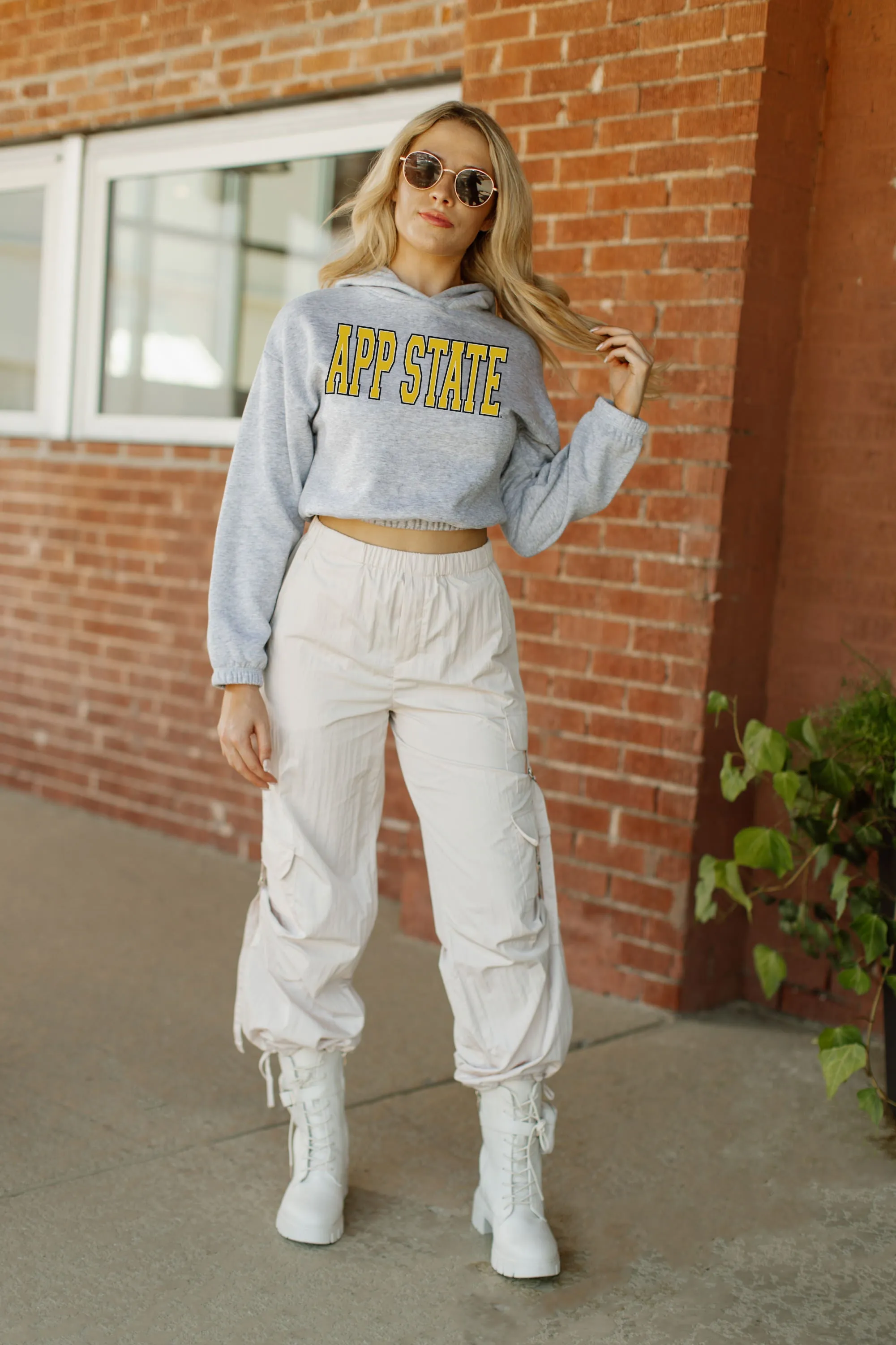 APPALACHIAN STATE MOUNTAINEERS HEADED TO VICTORY BANDED CROPPED HOODIE BY MADI PREWETT TROUTT