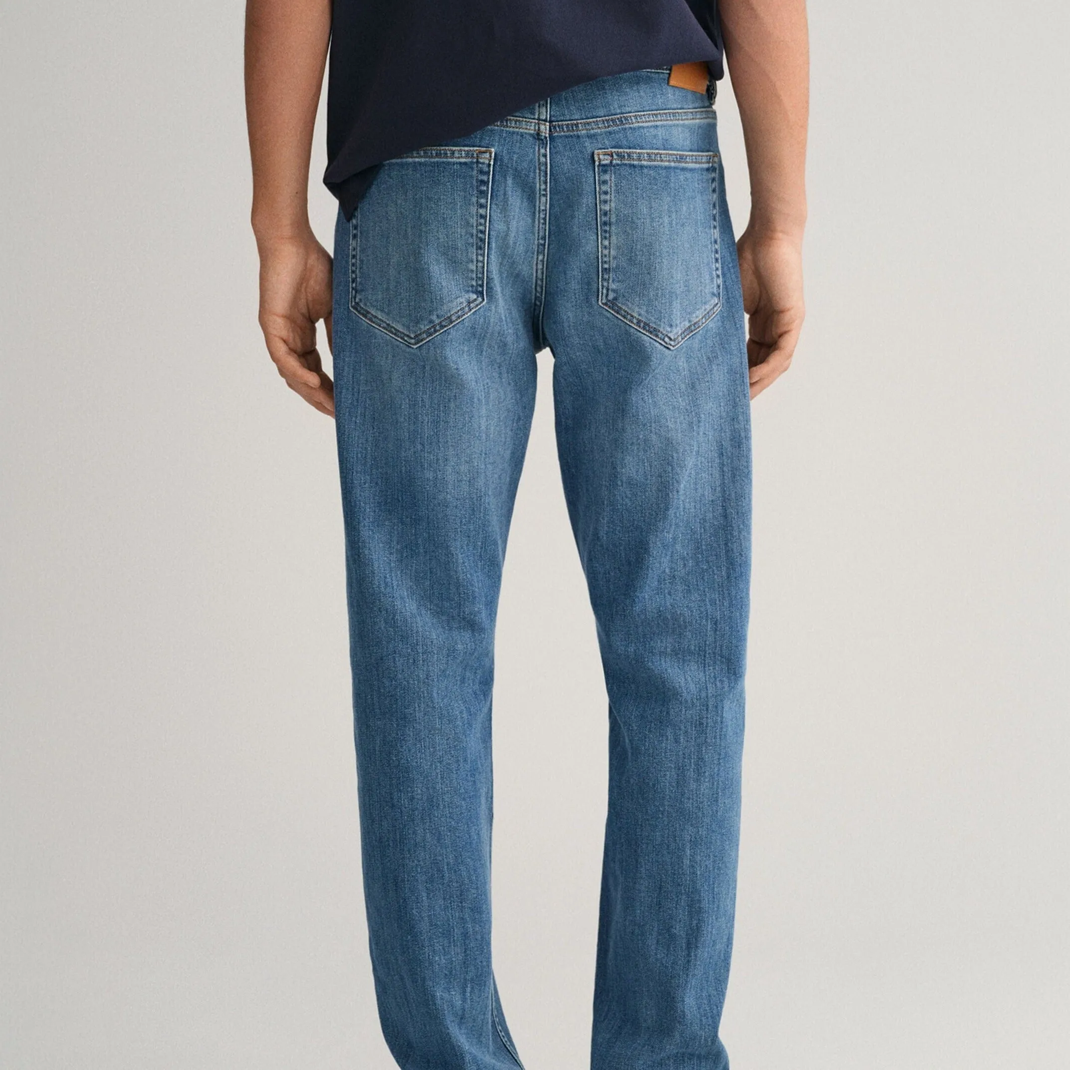 GANT Regular Fit Jeans in Med Blue Worn In