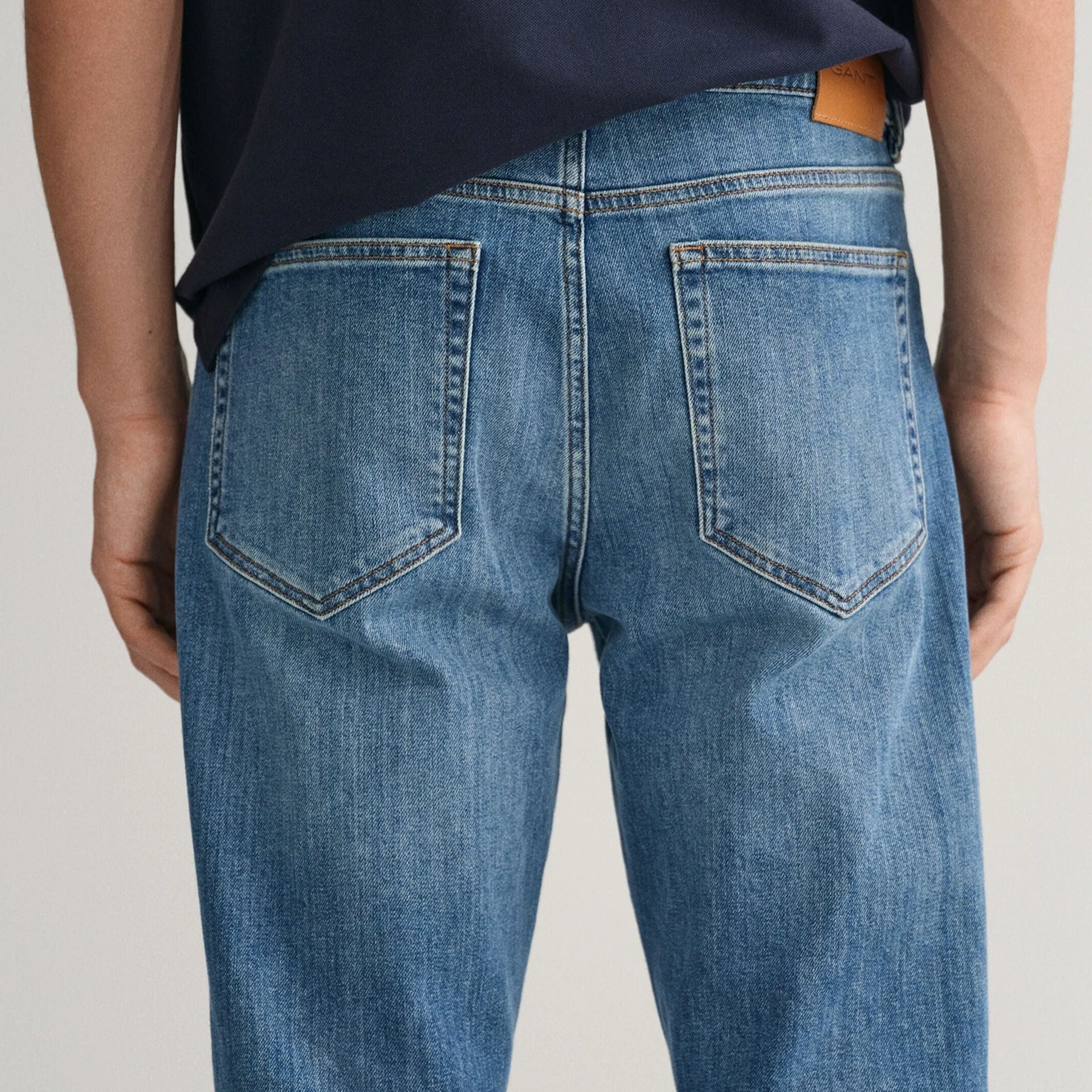 GANT Regular Fit Jeans in Med Blue Worn In