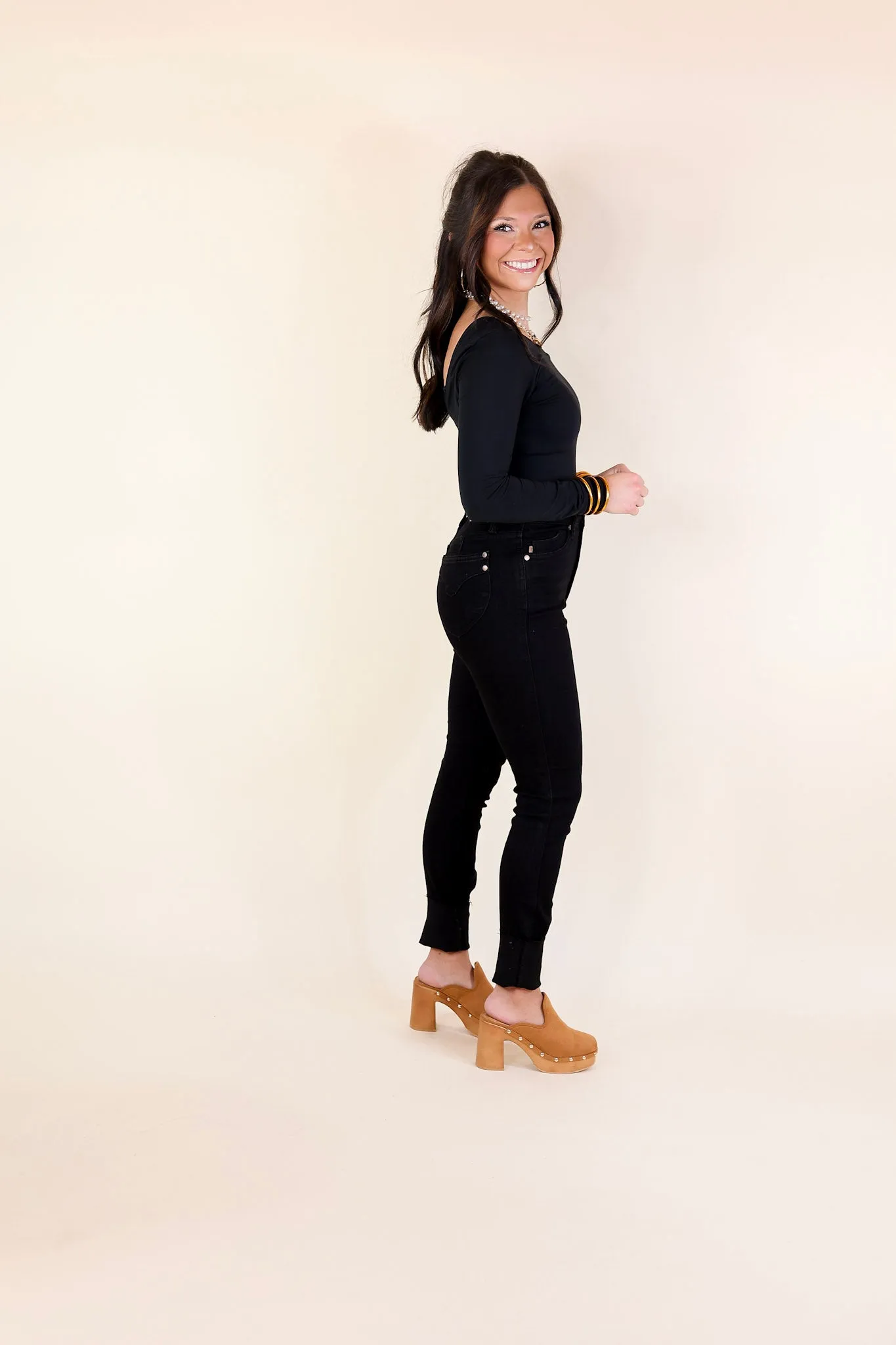 Judy Blue | Versatile Vibes High Waisted Tummy Control Skinny Jeans with Shield Pockets in Black