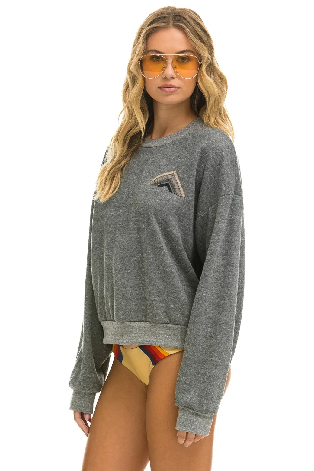 MOUNTAIN STITCH RELAXED CREW SWEATSHIRT - HEATHER // GREY