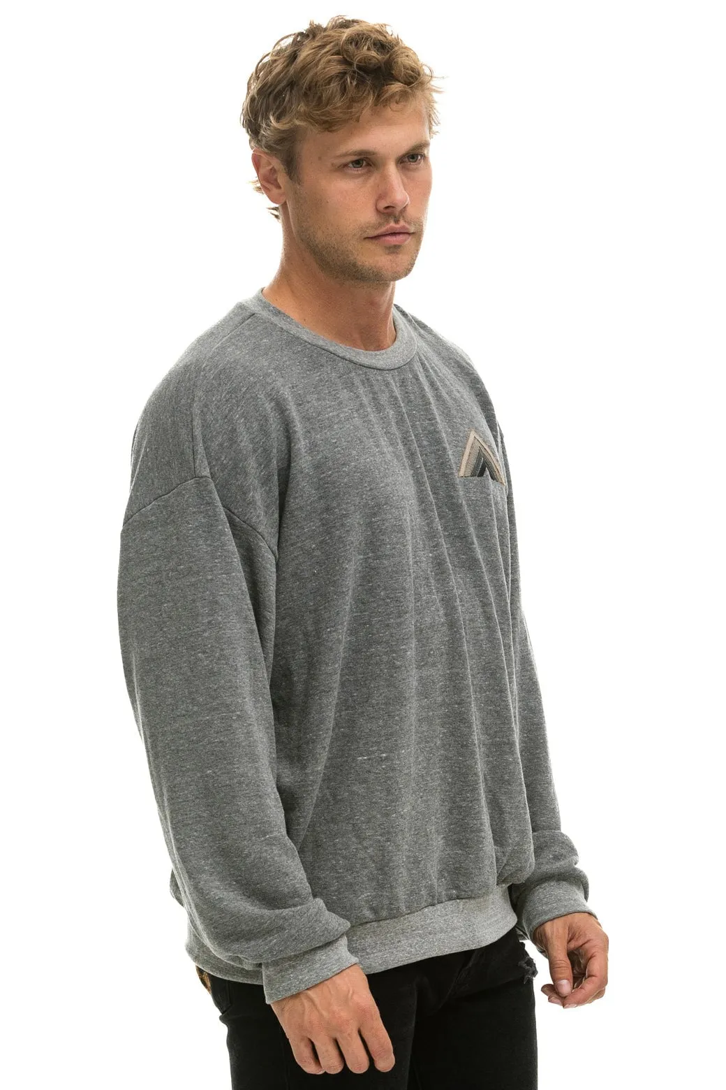 MOUNTAIN STITCH RELAXED CREW SWEATSHIRT - HEATHER // GREY